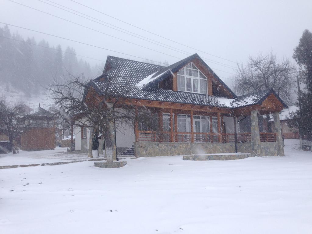 Cottage Familiya 韦尔霍维纳 外观 照片